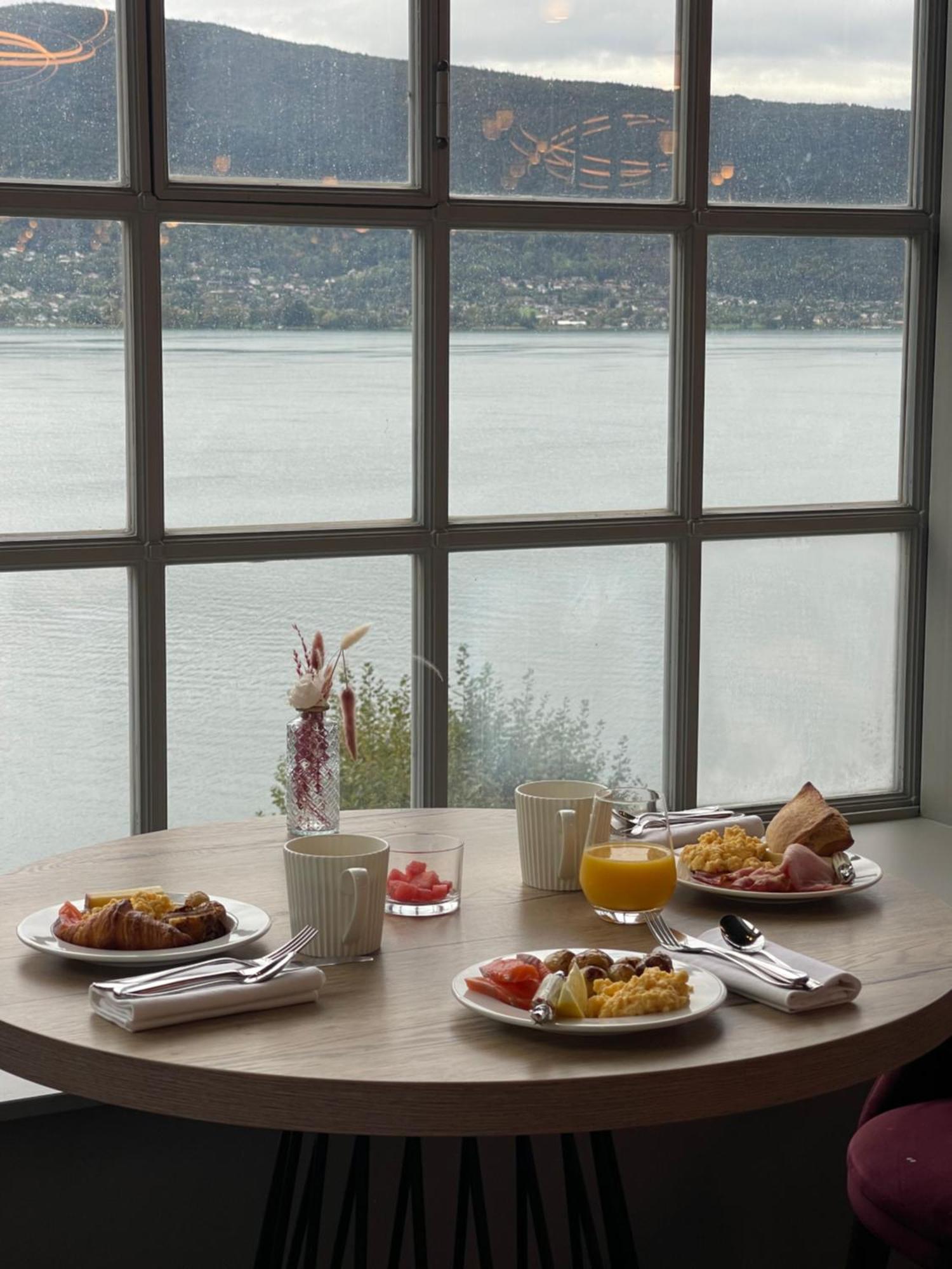 르 팰리스 드 멘톤 호텔 망통생베르나드 외부 사진 A breakfast table